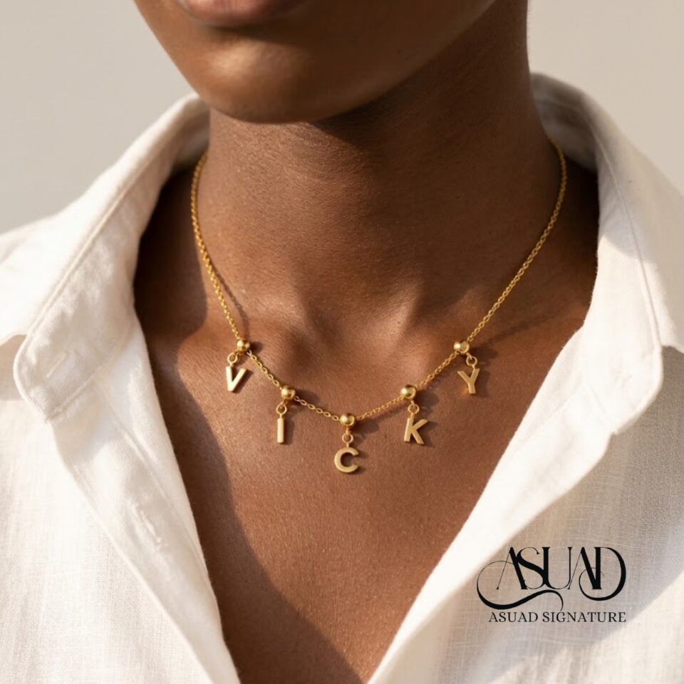 Small dropping name necklace